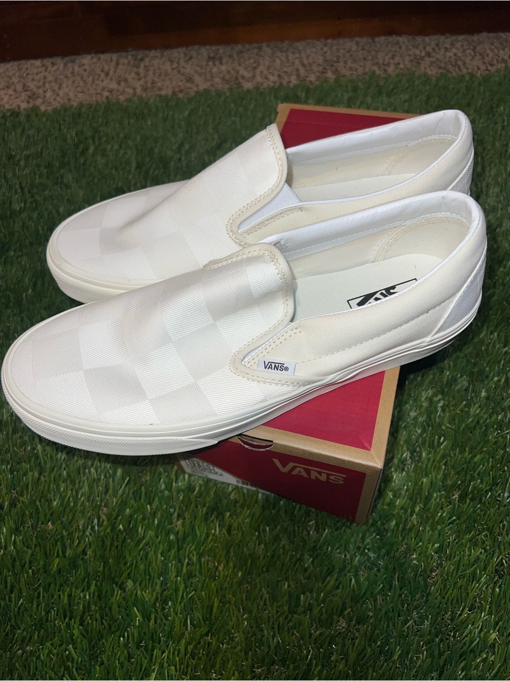 Vans slip on white